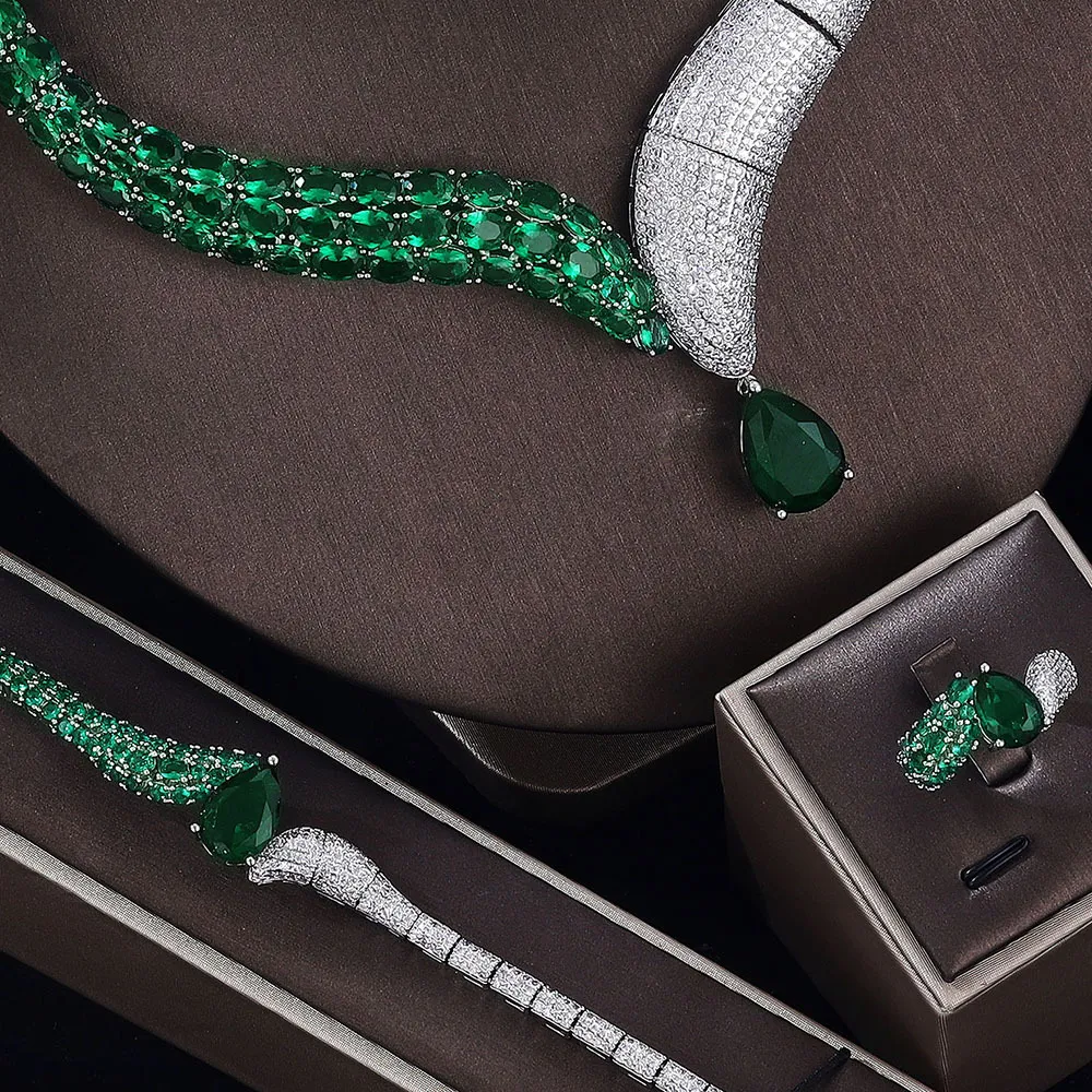 Title 3, Ensemble de bijoux quatre pièces, collier, bouc...