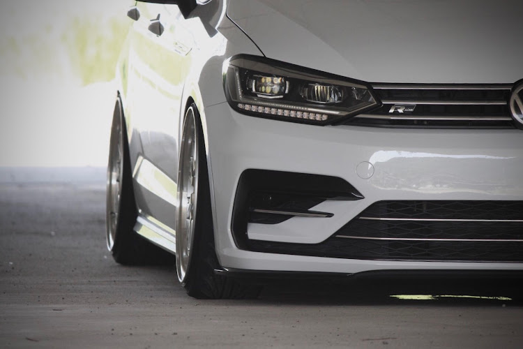 ゴルフトゥーランのVW・Volkswagen・GOLF TOURAN・R-lineに関するカスタム事例の投稿画像2枚目