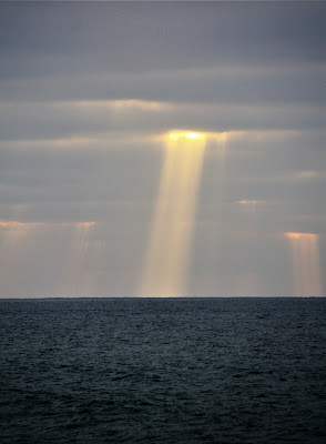 il cielo e blu sopra le nuvole di fb