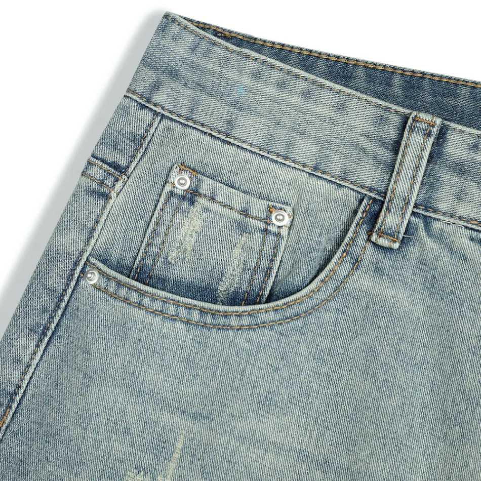 Shorts vaqueros desgastados y rotos para hombre, estilo retro, denim distressed, perfectos para un look casual y moderno, ideales para el verano.