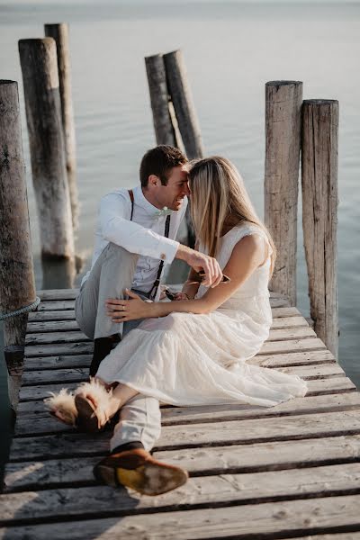 Fotógrafo de casamento Kriszti Sipocz (atmyh). Foto de 28 de julho 2017