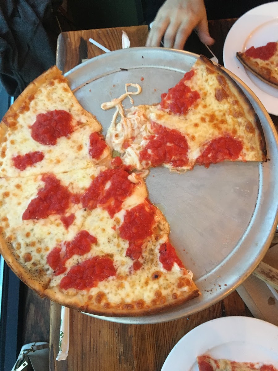 By far best pizza I’ve ever had, and I’ve been celiac for over 10 years. They weren’t too sure about cross contamination but when I mentioned celiac they immediately said they’d  use separate knives.