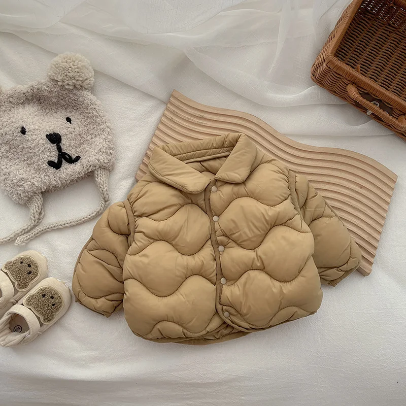 Winter Mädchen Kurzer Mantel Trendy Leicht. Hält deine Tochter warm und modisch durch den Winter. Perfekt für kalte Tage.