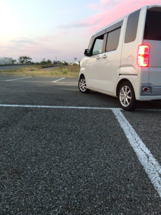 ウェイクのウェイク・駐車場・下手くそに関するカスタム事例の投稿画像1枚目