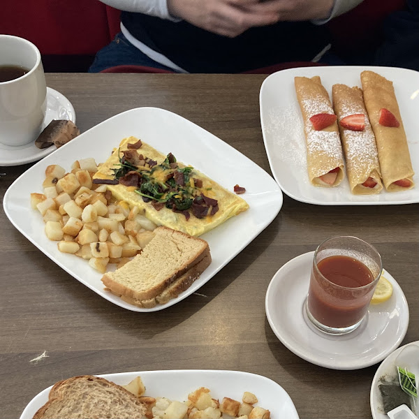 Bacon, spinach, cheddar omelette with home fries and GF toast; GF crepes.