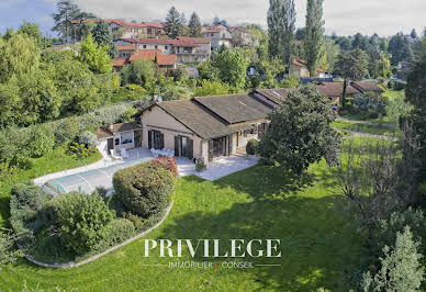 Maison avec piscine et terrasse 15