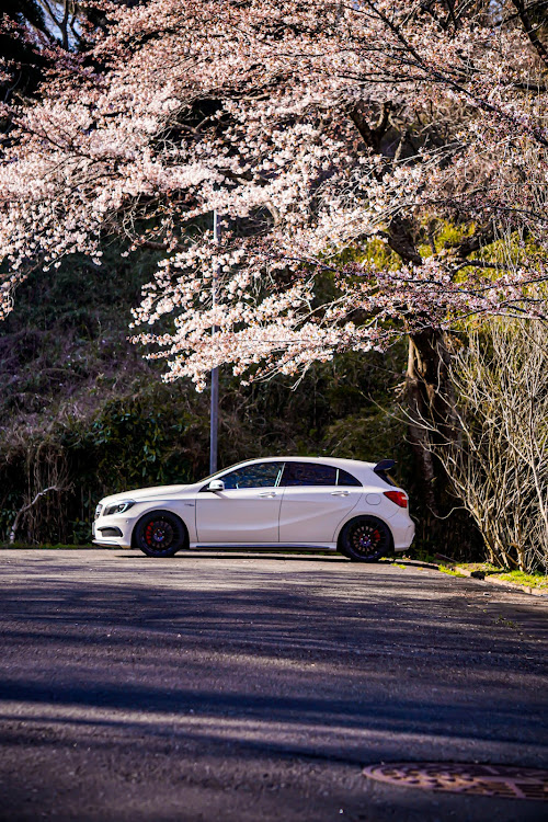 AクラスのA45AMG・桜とコラボ・サクラと愛車・目指せPickUpCarsに関するカスタム事例の投稿画像1枚目