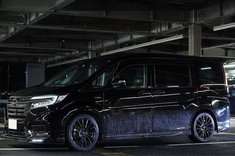 ステップワゴンのフルサイズ一眼レフ・ブラックスタイル・無限エアロ・ヴェゼル・A PIT オートバックス東雲に関するカスタム事例の投稿画像14枚目