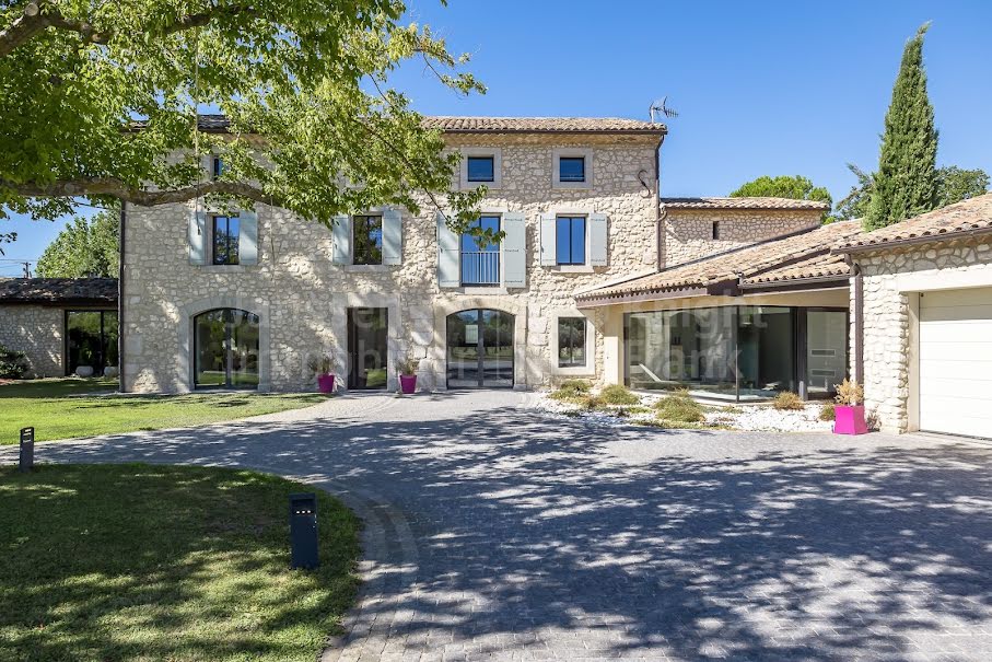 Vente maison 11 pièces 460 m² à L'Isle-sur-la-Sorgue (84800), 2 234 000 €