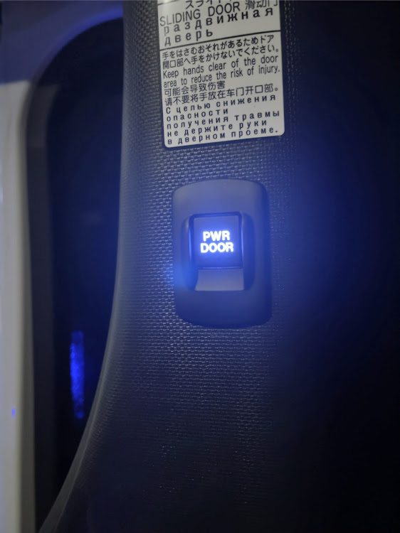 ヴォクシーのLEDチップ打ち替えに関するカスタム事例の投稿画像3枚目