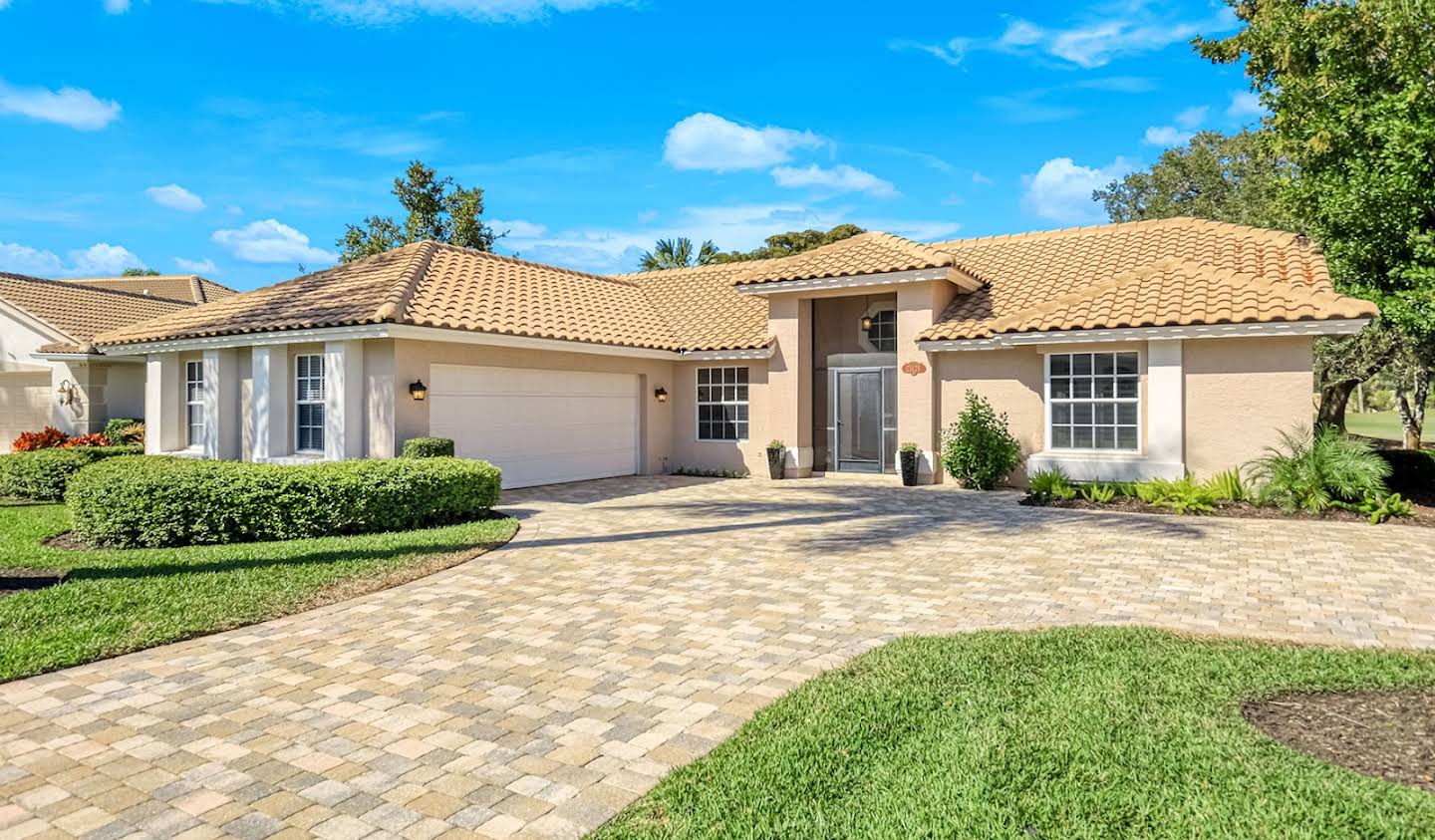 House with pool Bonita Springs