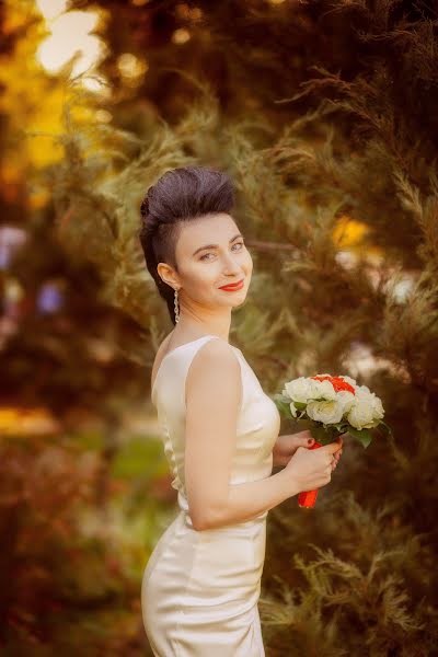 Fotógrafo de casamento Olga Kuzmina (septembersun). Foto de 31 de outubro 2015