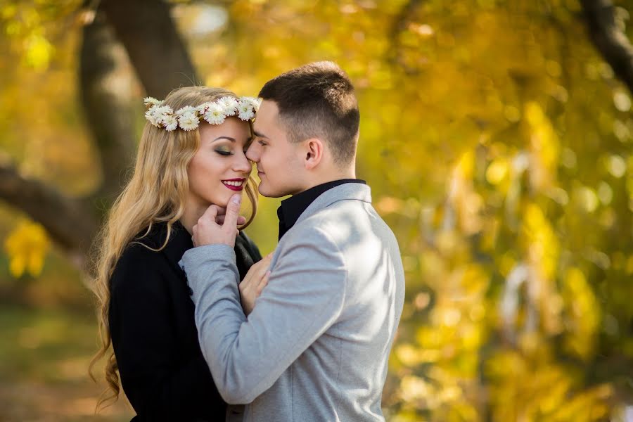 Fotógrafo de casamento Elena Metelica (elenandroma). Foto de 16 de novembro 2014