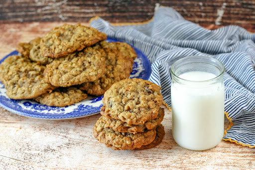 A plate of Oatmeal Cookies.