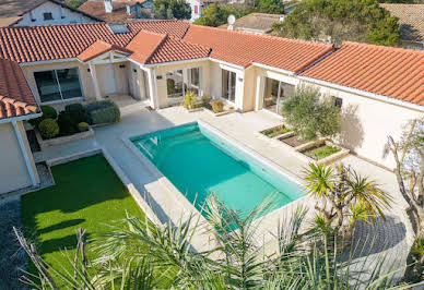 House with pool and terrace 2