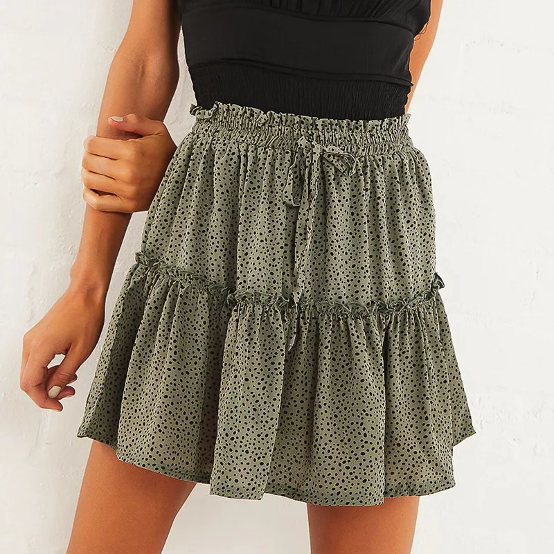 Bedrukte geplooide polka dot rok. Een stijlvolle en comfortabele rok voor dames, ideaal voor een elegante en casual look. Perfect voor dagelijks gebruik.
