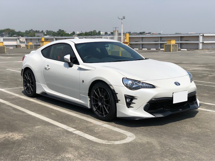 86のレッドメモリー・令和初いじり・車高調整・ホイール交換に関するカスタム事例の投稿画像1枚目