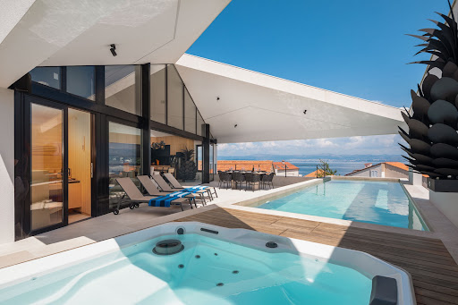 Villa avec piscine en bord de mer 1