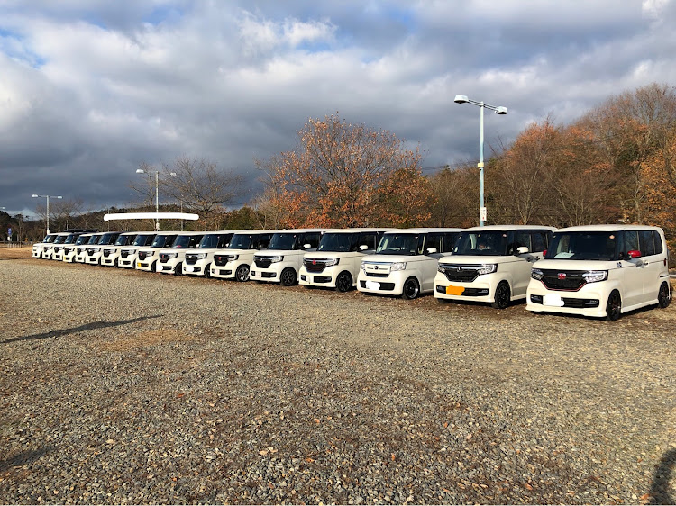 Nボックスカスタムのオフ会・地べた撮り・イルミネーションに関するカスタム事例の投稿画像2枚目