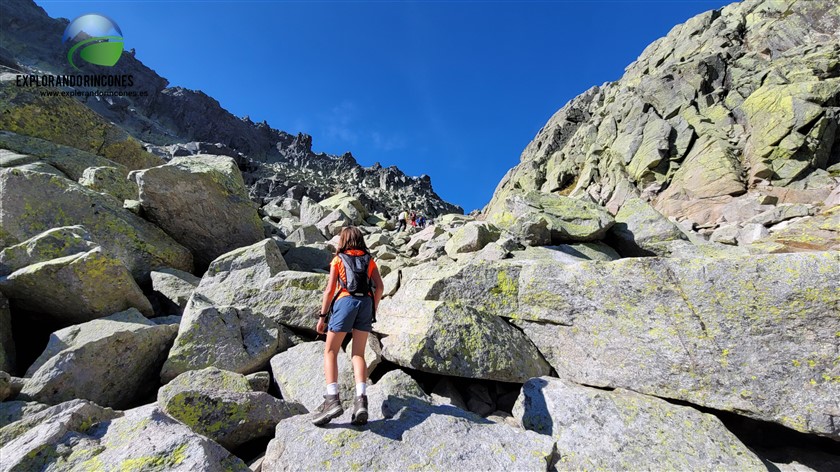 PICO ALMANZOR 2.591 con Niños desde la Plataforma de Gredos
