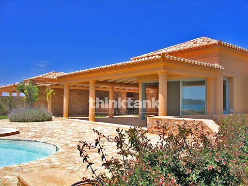 Villa avec piscine en bord de mer 2