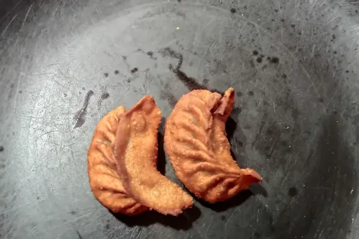 Veg Fried Momos [2 Pieces]