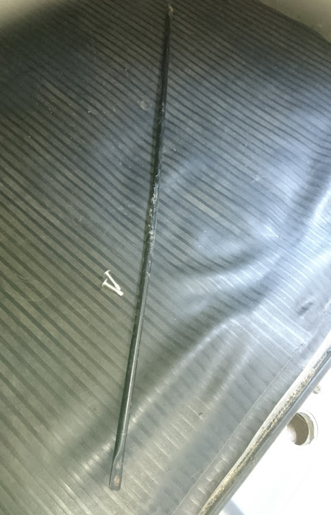 ミニキャブバンのバー・荷物固定・ミニキャブ・穴開け・U61Vに関するカスタム事例の投稿画像1枚目