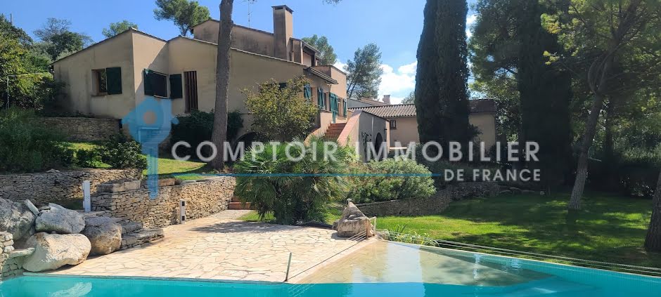 Vente villa 10 pièces 261 m² à Nimes (30000), 832 000 €