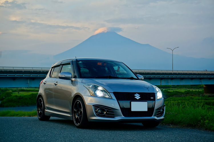 スイフトスポーツの７月もよろしくお願いいたします・スイスポ乗りと繋がりたい・ドライブの楽しさ広め隊・富士山と愛車・週刊スイスポを撮る(仮)に関するカスタム事例の投稿画像1枚目