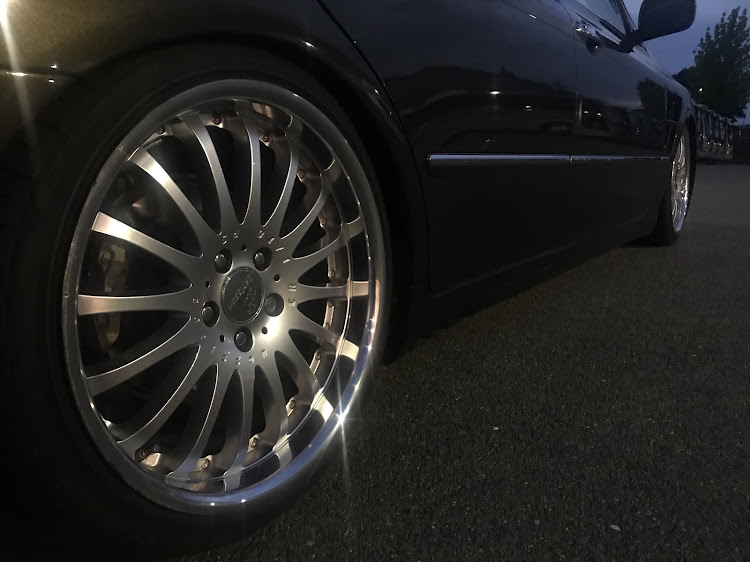 クラウンロイヤルの洗車・ホワイトダイヤモンド・アルミホイール・エムズガレージに関するカスタム事例の投稿画像2枚目