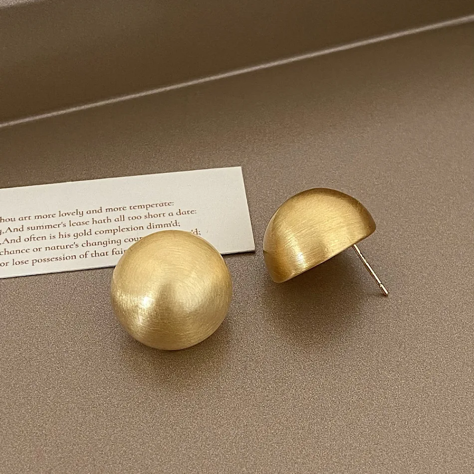 Naušnice od brušenog metala, vintage jednostavne klipse, elegantne i diskretne, idealne za svakodnevno nošenje, lagane i moderne.