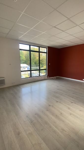 Location  locaux professionnels 1 pièce 33 m² à Bailly-Romainvilliers (77700), 840 €