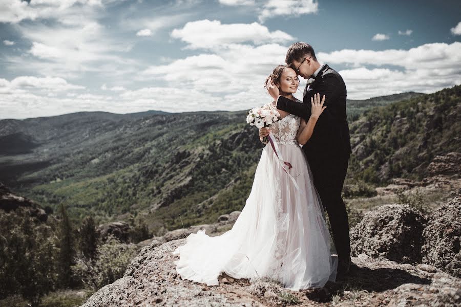 Fotógrafo de casamento Damir Absalyamov (damir02). Foto de 15 de outubro 2019