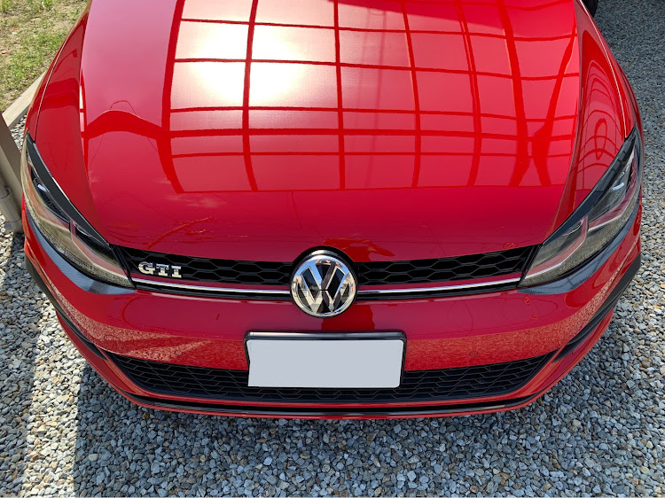 ゴルフGTIのカーボンシート貼り付け・golf・GTIに関するカスタム事例の投稿画像1枚目