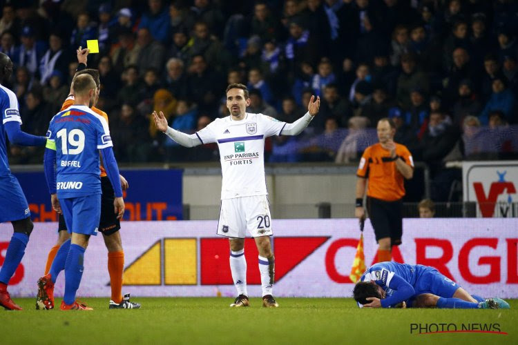 Ex-ref legt uit waarom Kums met geel genoeg gestraft werd: "Zijn hand was open"