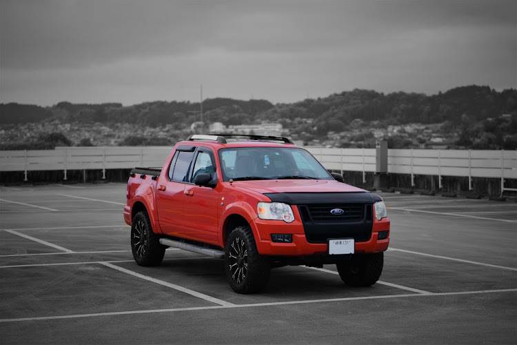 エクスプローラースポーツトラックのmudterrain・OPEN COUNTRY MT・オレンジ・monochromeに関するカスタム事例の投稿画像1枚目