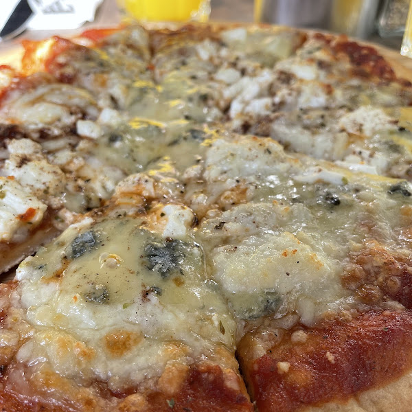 Gluten-Free Pizza at Amicus Restaurant