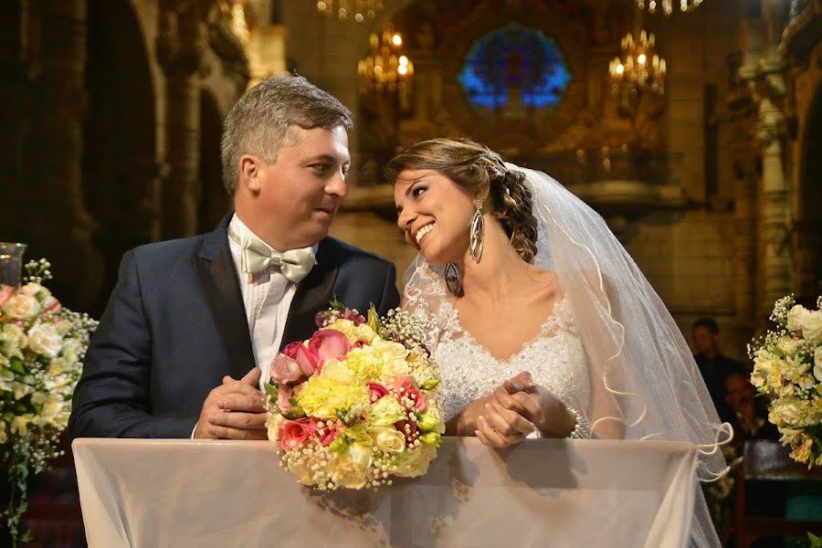 Fotógrafo de casamento Victor Alarcon (victo27). Foto de 7 de setembro 2020