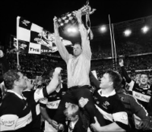 CHAMPIONS : Sharks players hoist coach John Plumtree aloft after winning the final of the Currie Cup against the Blue Bulls at Absa Stadium inDurban on Saturday. Pic. Anesh Dibiky. 25/10/2008. © Gallo Images