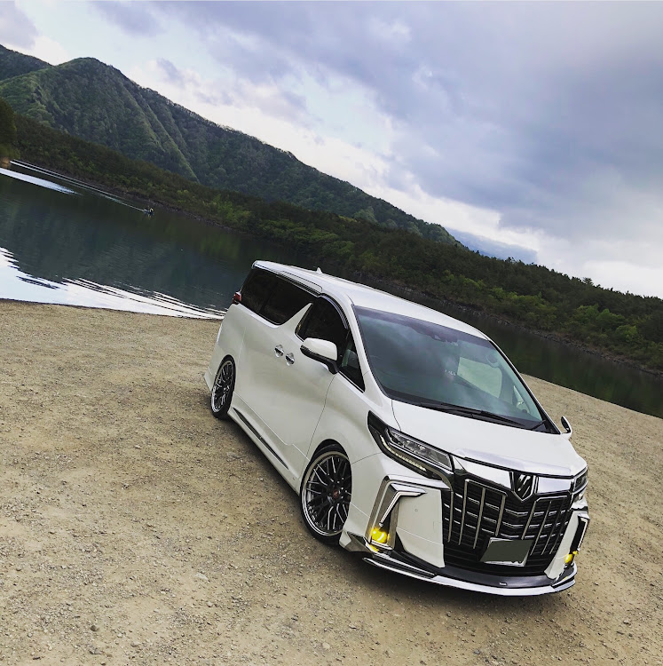 アルファードの#車写活・湖畔・モデリスタ・#エフシーエル・カラーチェンジバルブに関するカスタム事例の投稿画像1枚目