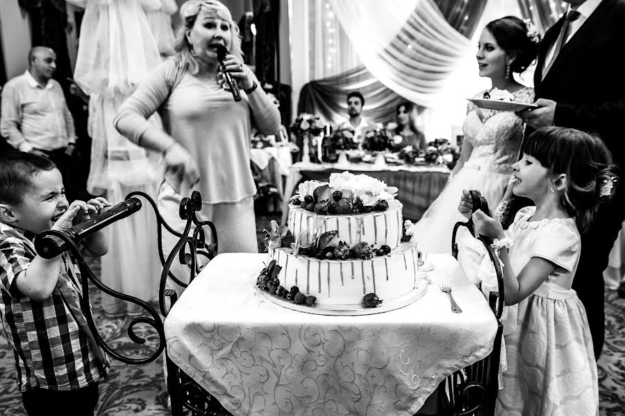 結婚式の写真家Sergey Rzhevskiy (photorobot)。2016 7月9日の写真