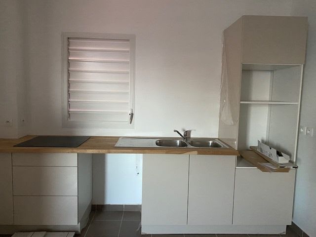 Location  appartement 2 pièces 46 m² à Le Moule (97160), 622 €