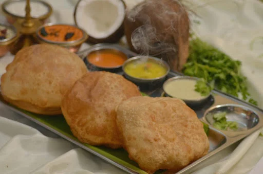 Poori Alu Curry