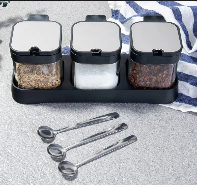 Heat-resistant glass salt shaker bottle with handle, seasoning jar. Easily season your dishes and keep your spices fresh