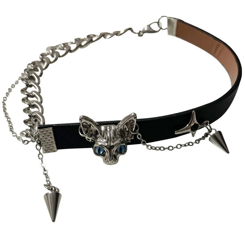 Colar feminino com pingente de gato, rebites e tassel, design especial. Adicione estilo único e charme felino ao seu visual.
