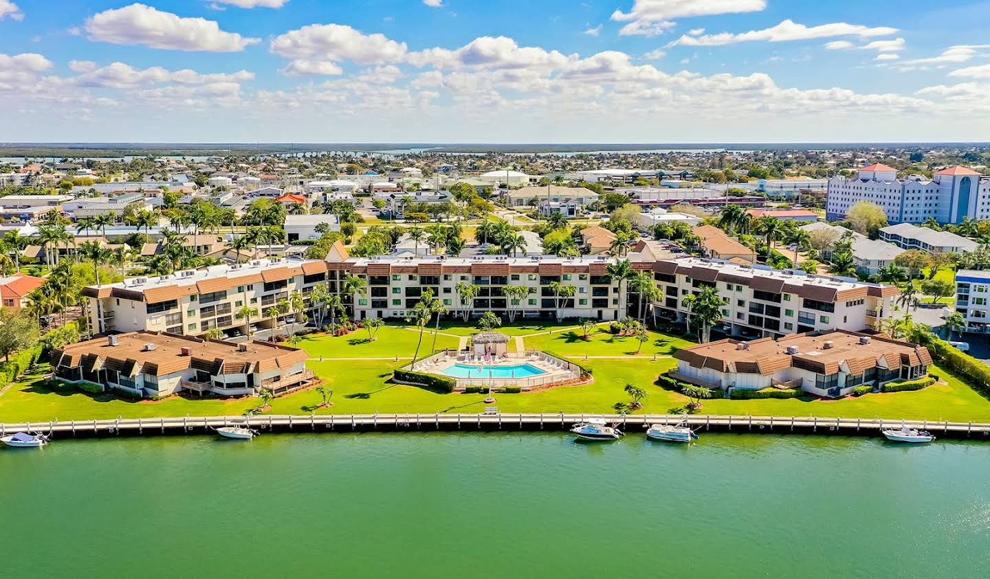 Apartment with pool Marco Island