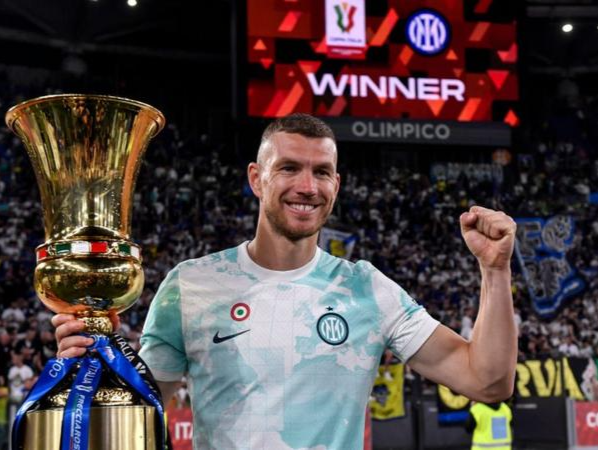 Edin Dzeko celebrates winning a past trophy