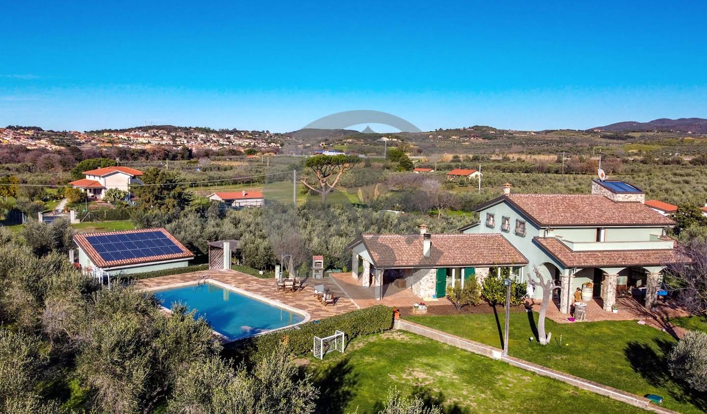 Villa with pool and garden San Vincenzo