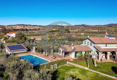 Villa with pool and garden 3