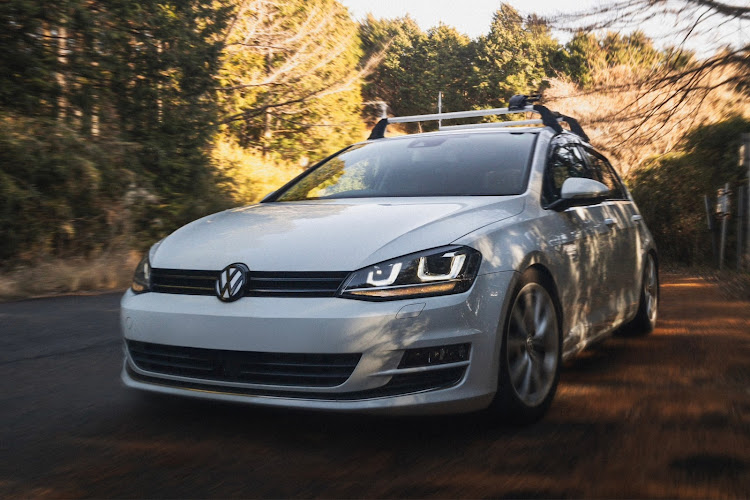 ゴルフのゴルフ7・TSI・ナンバーレス・vw・ローアングルショットに関するカスタム事例の投稿画像1枚目